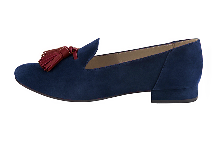 Navy blue and burgundy red women's loafers with pompons. Round toe. Flat leather soles. Profile view - Florence KOOIJMAN